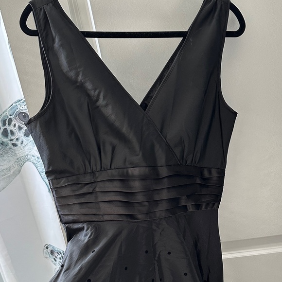 Elegant Black Floral Dress - Picture 6 of 16